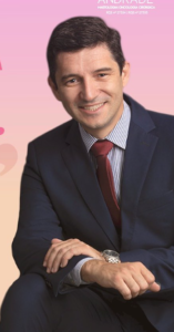 Dr. Wesley Andrade em pose sentado